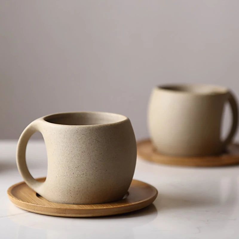 CERAMIC MUG WITH A WOODEN TRAY