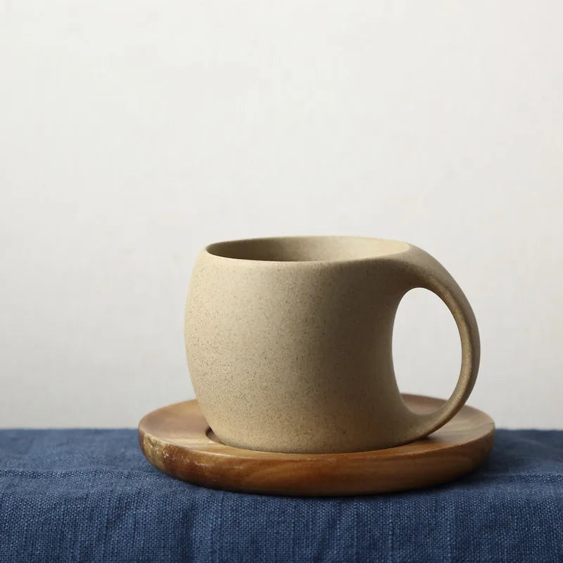 CERAMIC MUG WITH A WOODEN TRAY DISPLAYED ON A TABLE