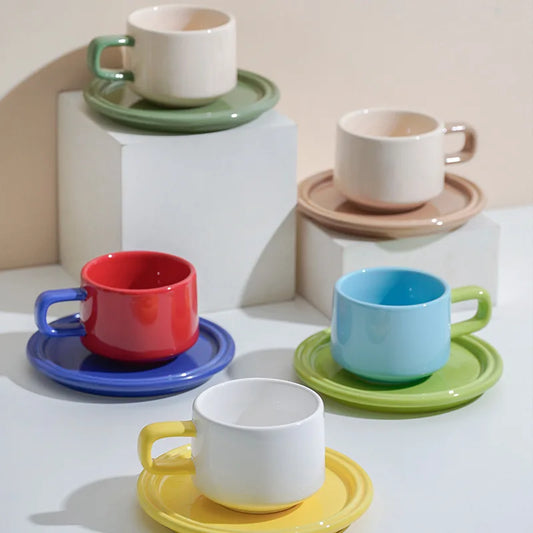 5 COLOURFUL MUGS WITH TRAYS