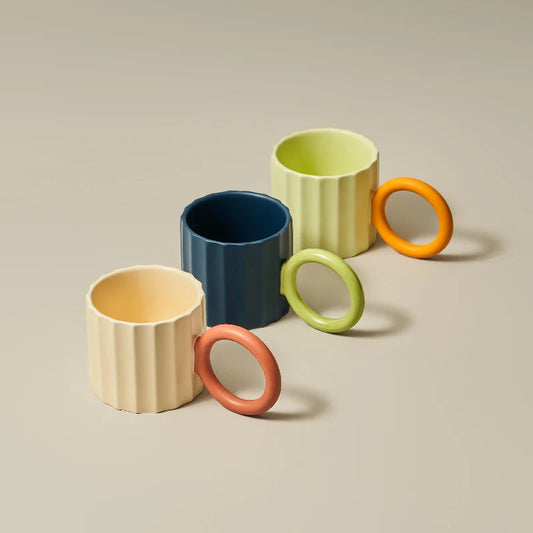 THREE MUGS WITH BIG HANDLE